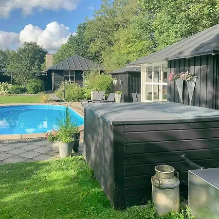 Relax In The Countryside With Pool Avlum