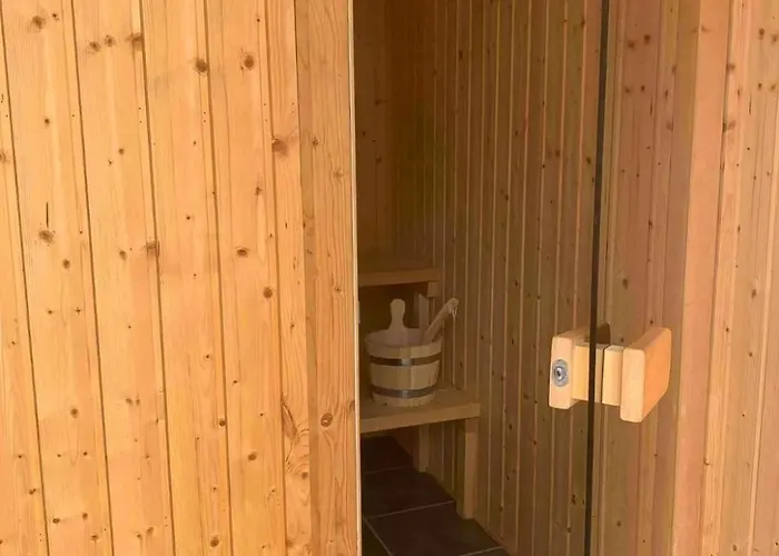 Relax In The Countryside With Pool Hébergement de vacances *