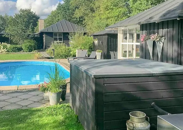 Relax In The Countryside With Pool Avlum